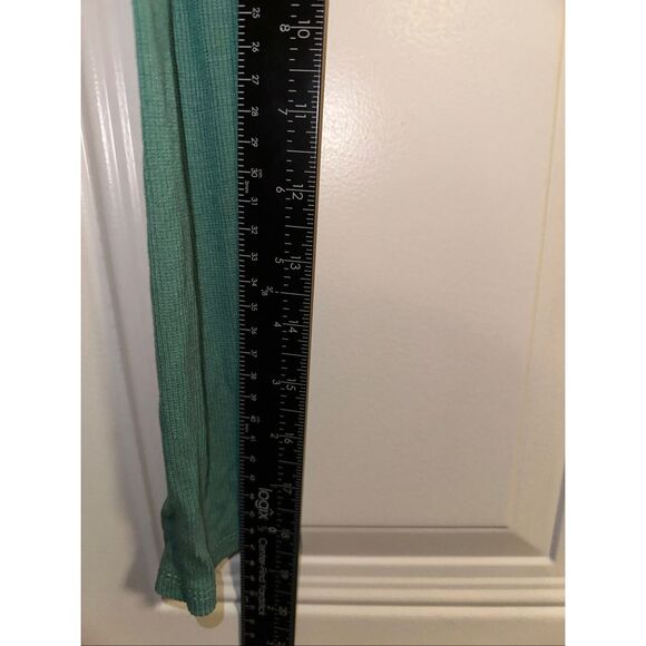 Universal Thread Women’s Green Ribbed Long-Sleeve Scoop Neck T-Shirt – Size Smal - Picture 4 of 6